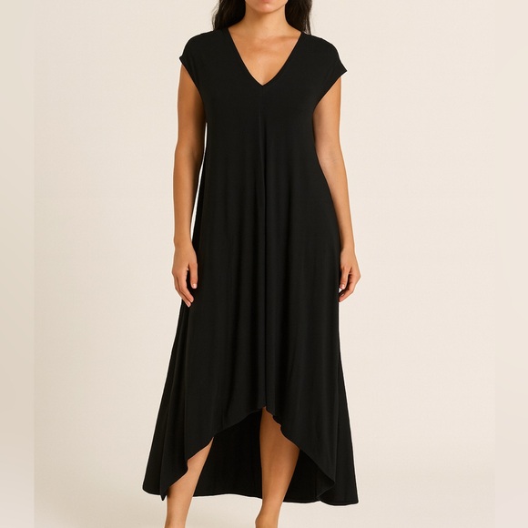 Alice + Olivia Dresses & Skirts - Alice + Olivia V-neck Black High Low sleeveless Knit Maxi Dress. Size Small.